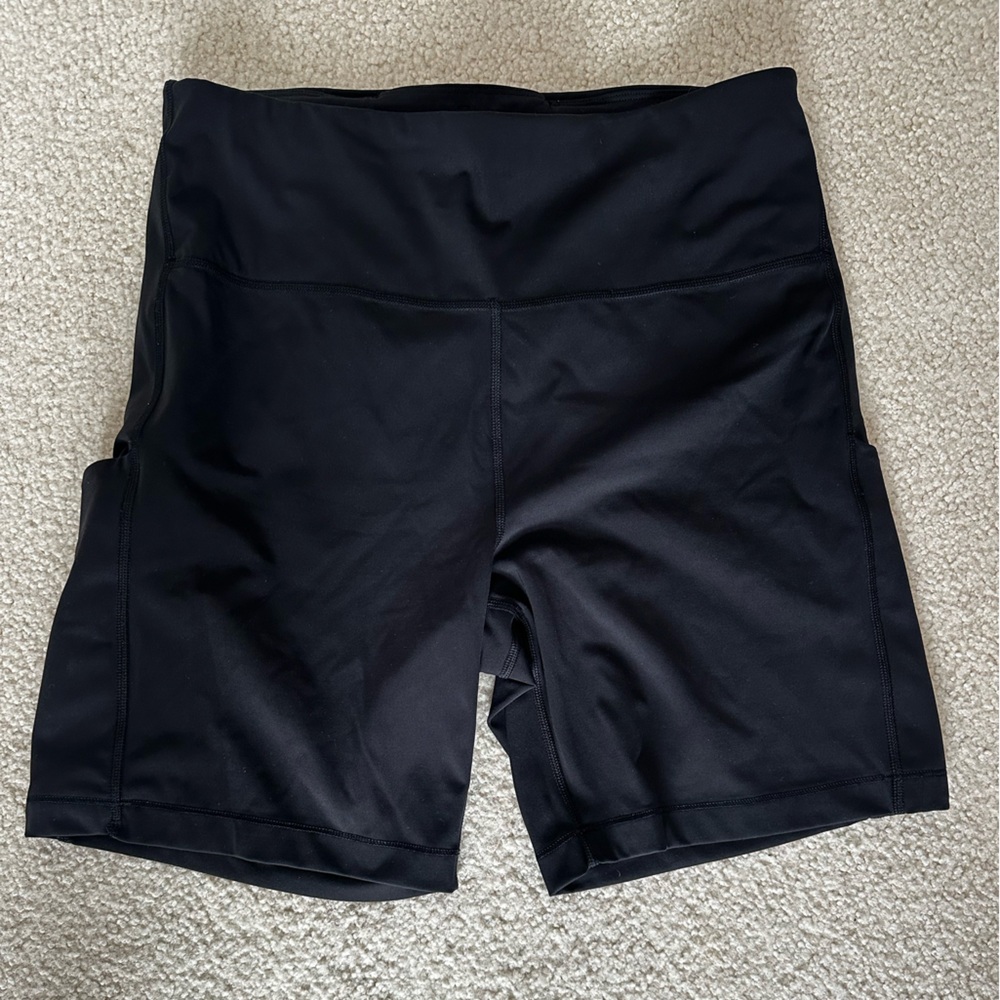 Athleta Ultimate Stash Pocket Shorts in Black